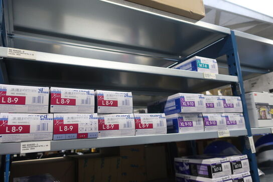 22 fag lagerreoler med indhold