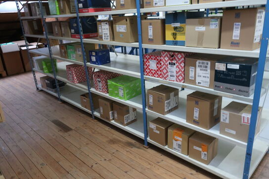 Diverse varelager samt reoler det står på 