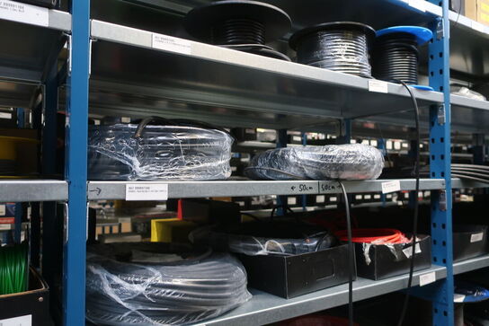 22 fag lagerreoler med indhold