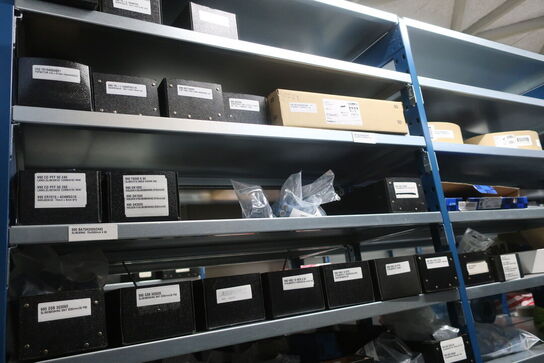 22 fag lagerreoler med indhold