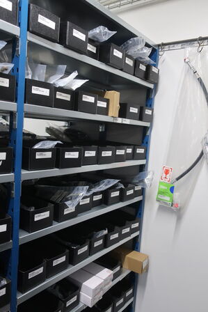 12 fag lagerreol med indhold