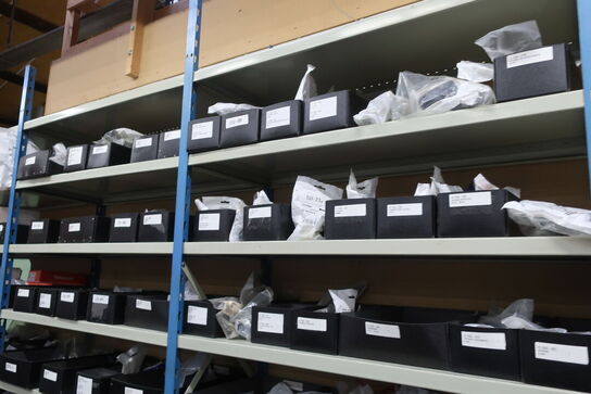 11 fag lagerreol med indhold