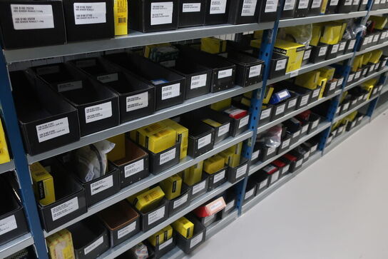 6 fag lagerreoler med indhold