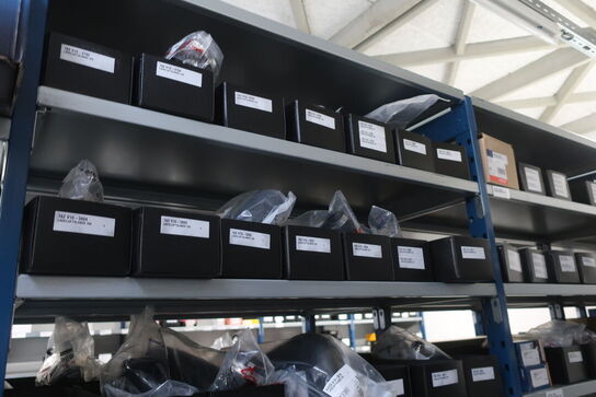 12 fag lagerreol med indhold