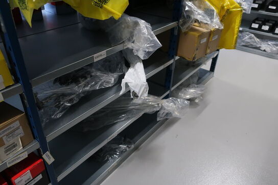 22 fag lagerreoler med indhold