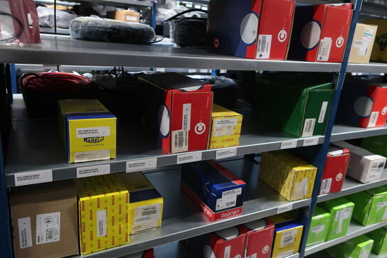 22 fag lagerreoler med indhold