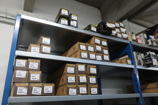 8 fag lagerreoler med indhold