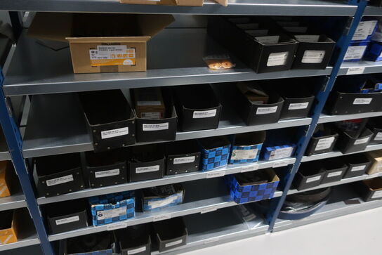 22 fag lagerreoler med indhold