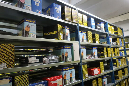 24 fag lagerreoler med indhold