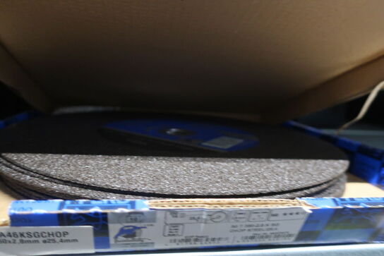 22 fag lagerreoler med indhold