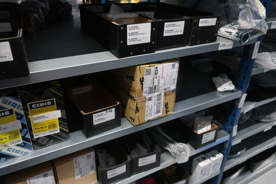 22 fag lagerreoler med indhold