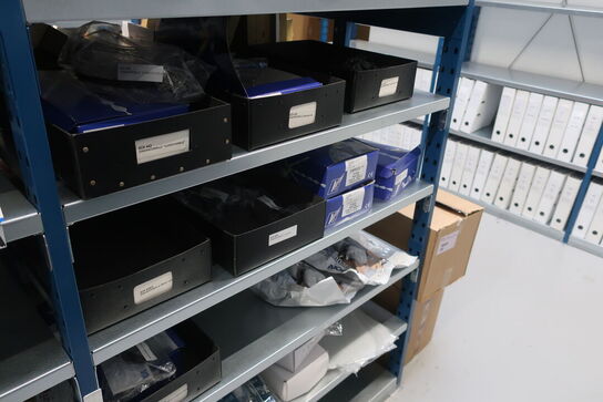 22 fag lagerreoler med indhold