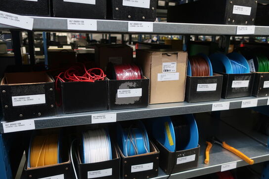 22 fag lagerreoler med indhold