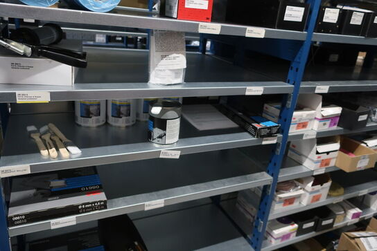 22 fag lagerreoler med indhold