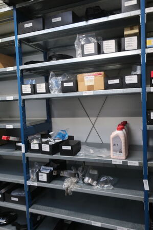 11 fag lagerreoler med indhold