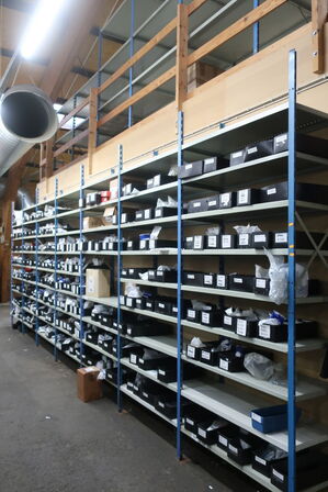 11 fag lagerreol med indhold