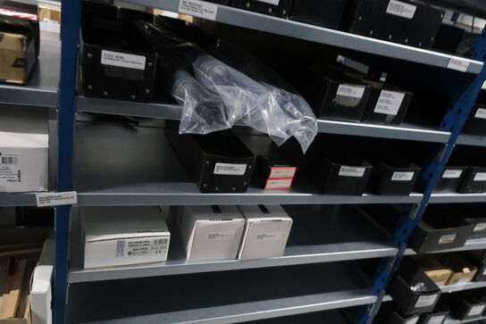 22 fag lagerreoler med indhold