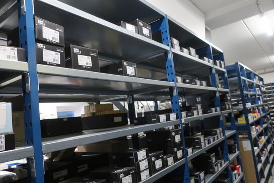 30 fag lagerreoler med indhold