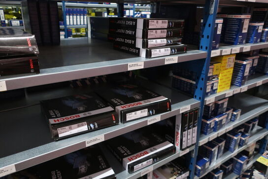 12 fag lagerreol med indhold