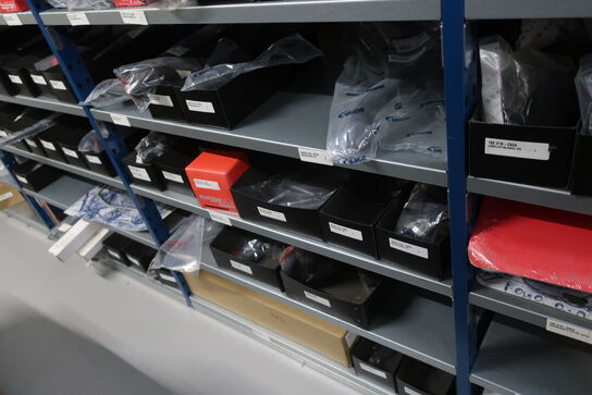 12 fag lagerreol med indhold