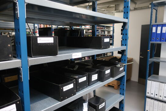 22 fag lagerreoler med indhold