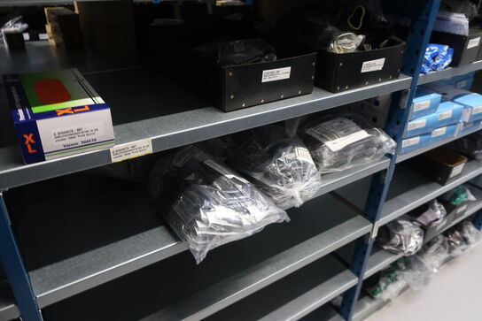 22 fag lagerreoler med indhold