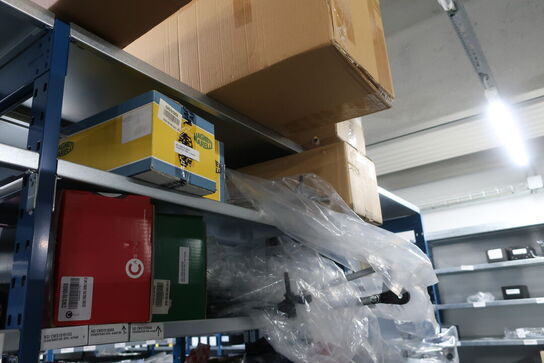 22 fag lagerreoler med indhold