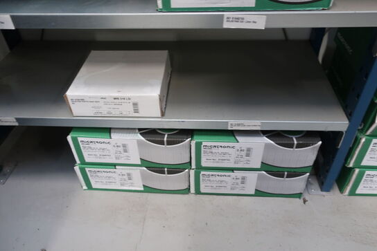 2 fag lagerreol med indhold