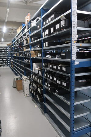 22 fag lagerreoler med indhold