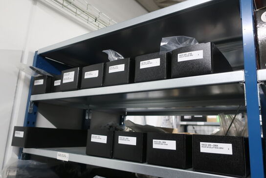 12 fag lagerreol med indhold