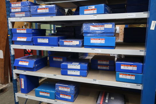 8 fag lagerreoler med indhold