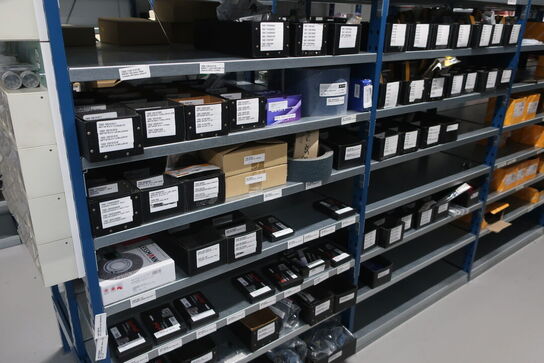 22 fag lagerreoler med indhold