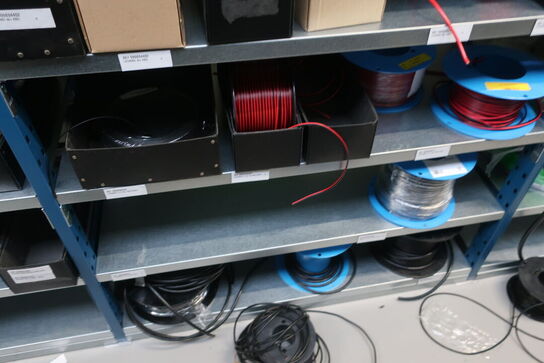 22 fag lagerreoler med indhold