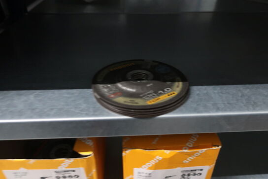 22 fag lagerreoler med indhold