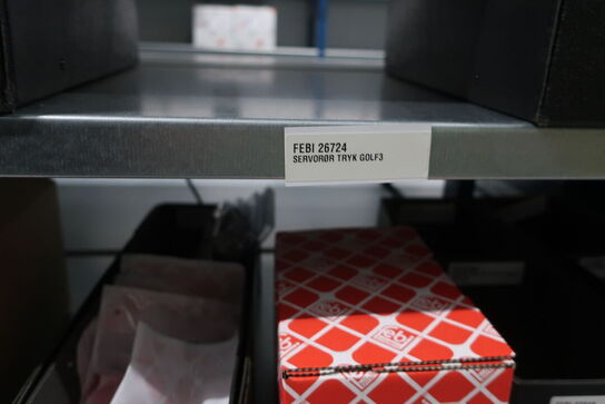 24 fag lagerreoler med indhold