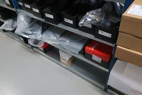 6 fag lagerreoler med indhold