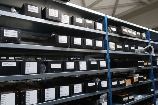 22 fag lagerreoler med indhold