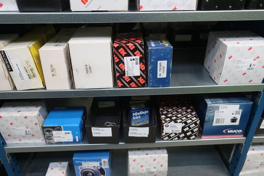 26 fag lagerreoler med indhold