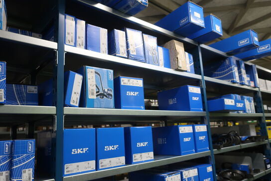 26 fag lagerreoler med indhold