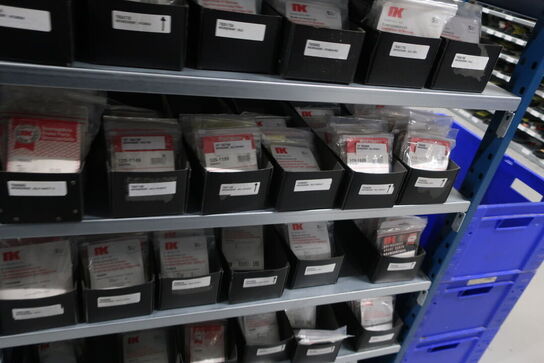 30 fag lagerreoler med indhold