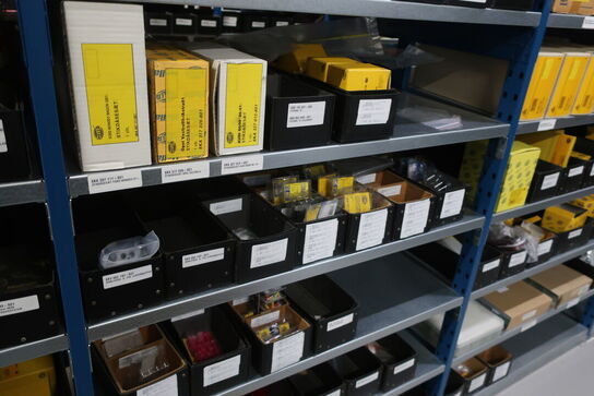 22 fag lagerreoler med indhold