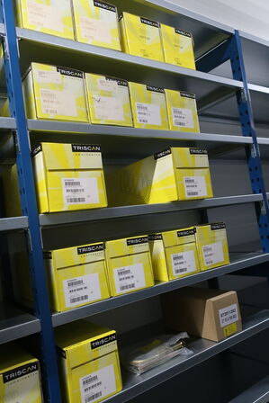 11 fag lagerreoler med indhold