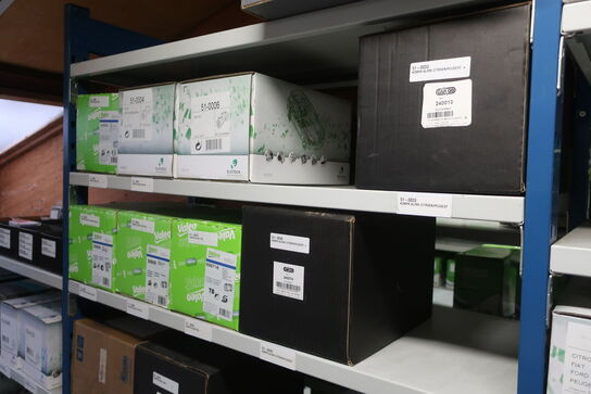 12 fag lagerreoler med indhold 