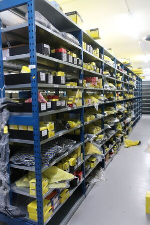 20 fag lagerreoler med indhold