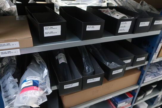 12 fag lagerreol med indhold