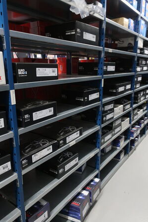 22 fag lagerreoler med indhold