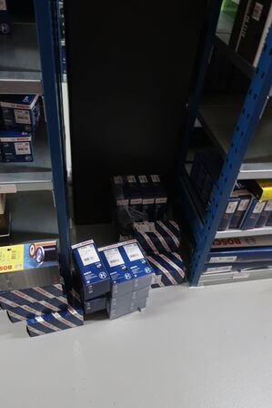 12 fag lagerreol med indhold