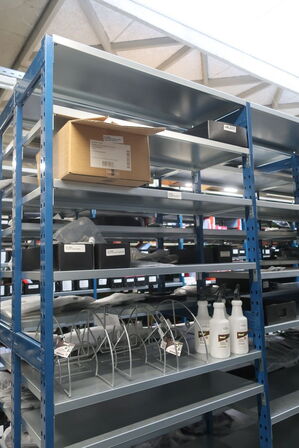 22 fag lagerreoler med indhold