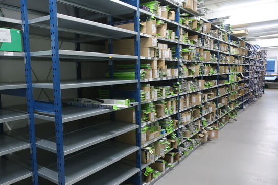 14 fag lagerreoler med indhold