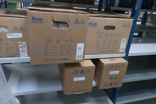 12 fag lagerreoler med indhold 